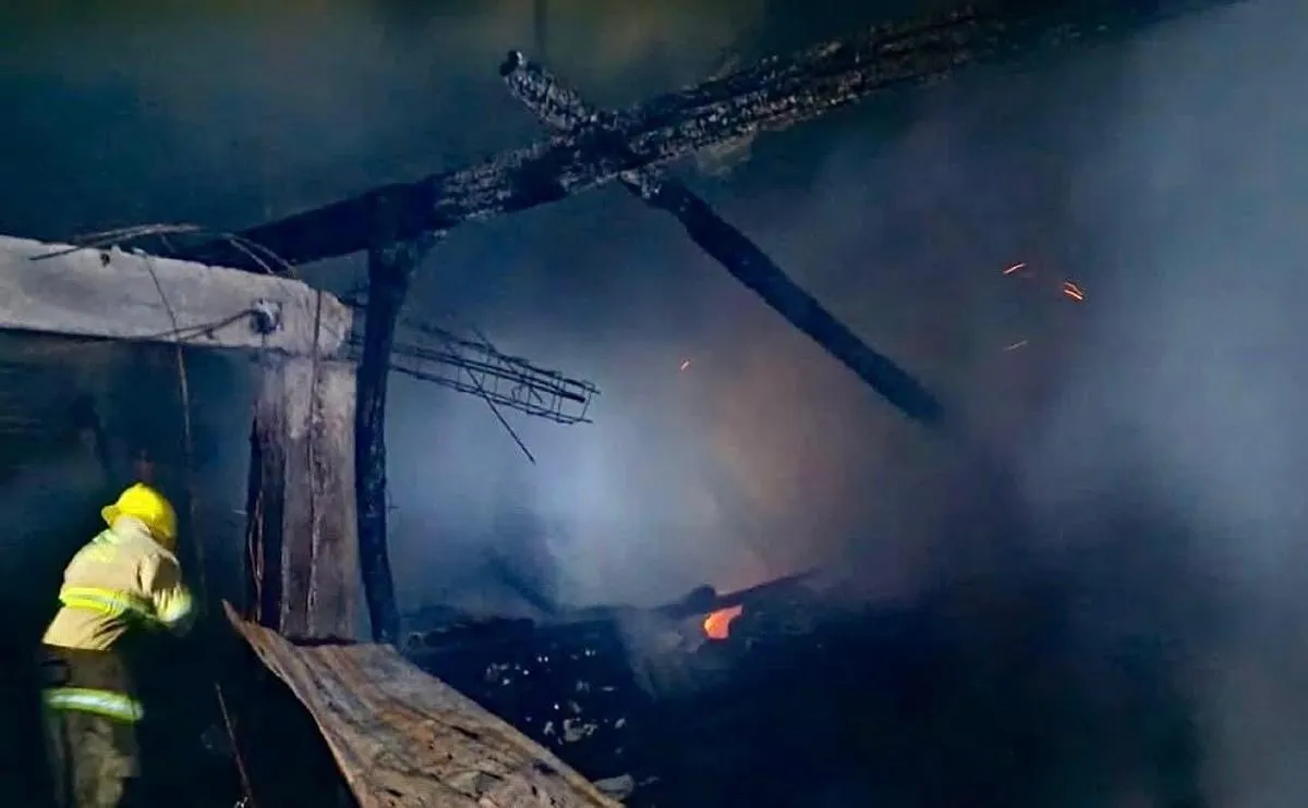 Incendio arrasa con una vivienda y un vehículo en Patamban; no se reportan víctimas mortales