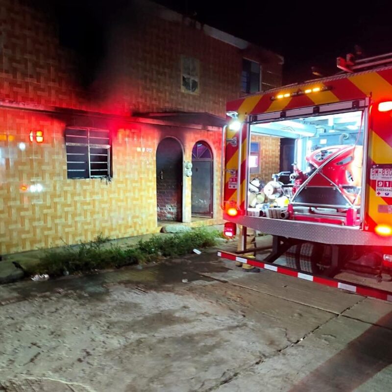Incendio consume vivienda en la Tenencia Morelos