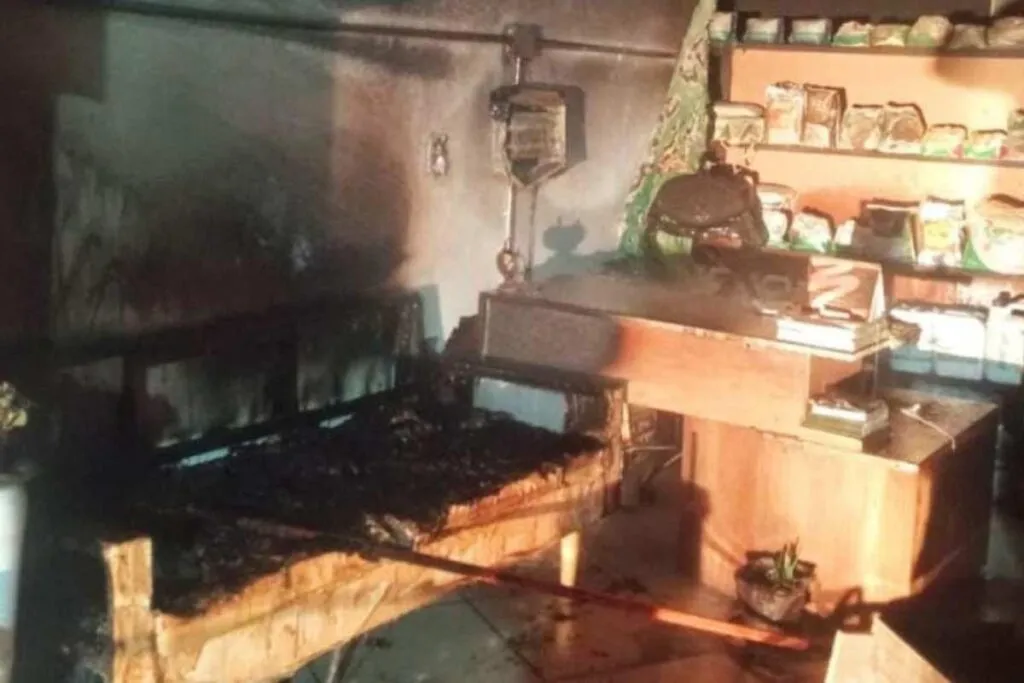Incendio en agroquímica de Ario de Rosales Michoacán