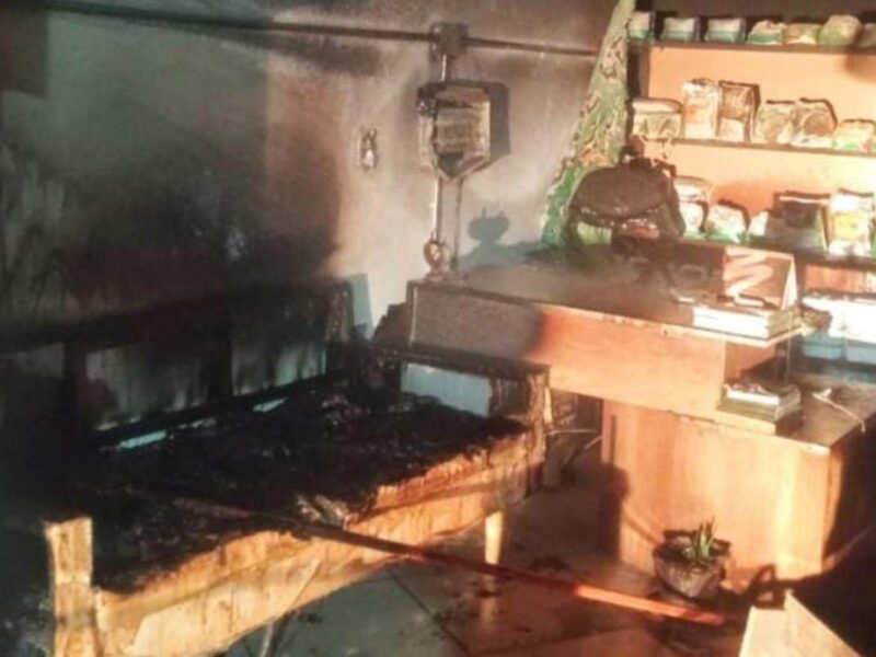 Incendio en agroquímica de Ario de Rosales Michoacán