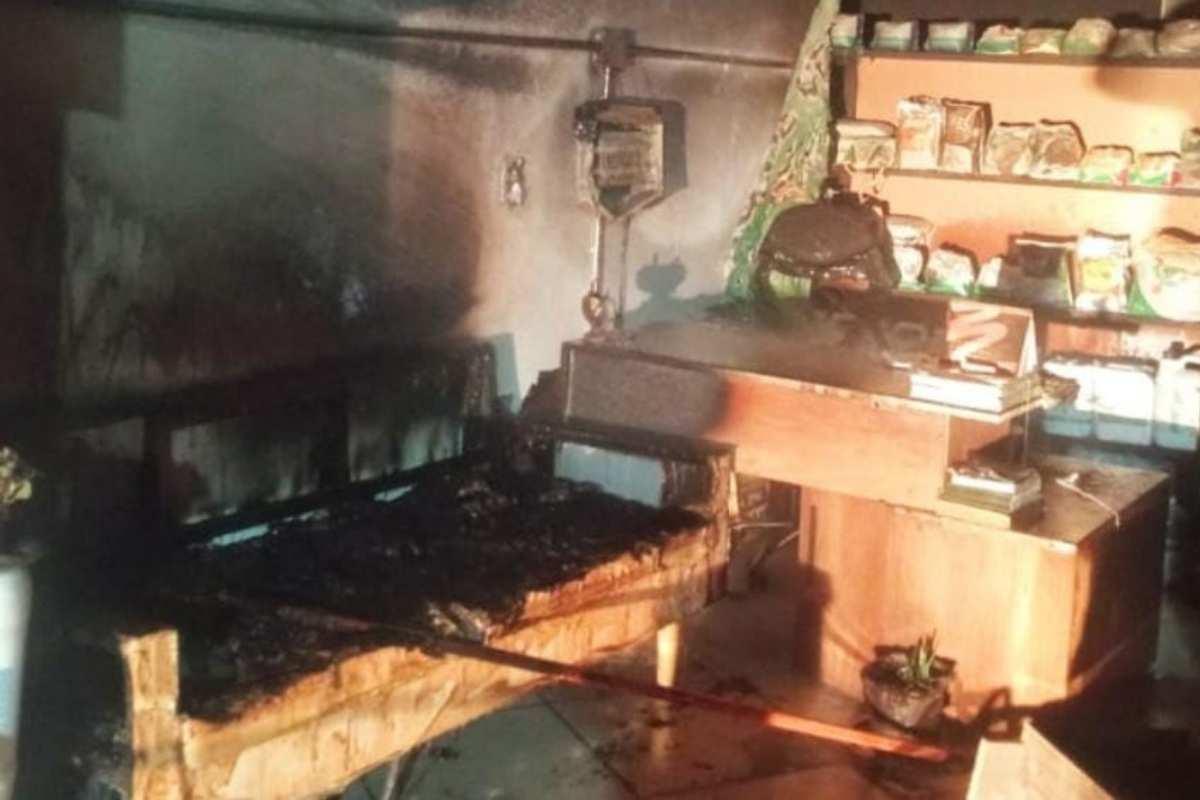 Incendio en agroquímica de Ario de Rosales Michoacán