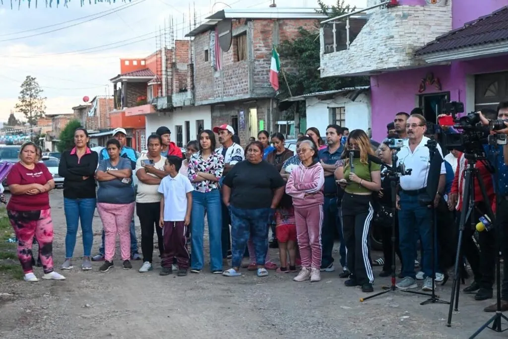 Inicia Mónica Valdez la pavimentación de la calle Benito Quezada en la colonia Wenceslao en Zacapu-1
