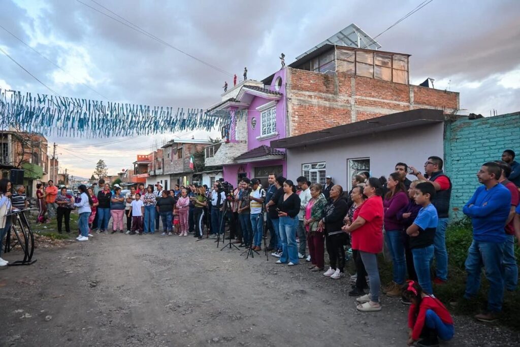 Inicia Mónica Valdez la pavimentación de la calle Benito Quezada en la colonia Wenceslao en Zacapu-2