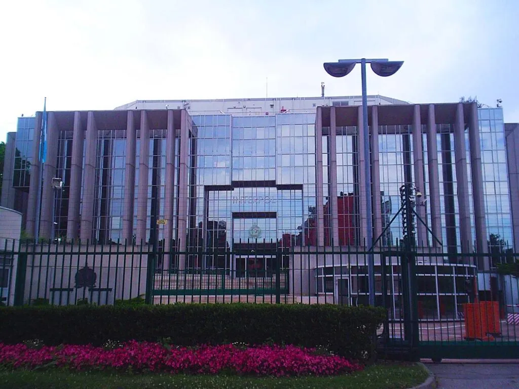 Interpol detiene en España a empresario mexicano por presunto fraude