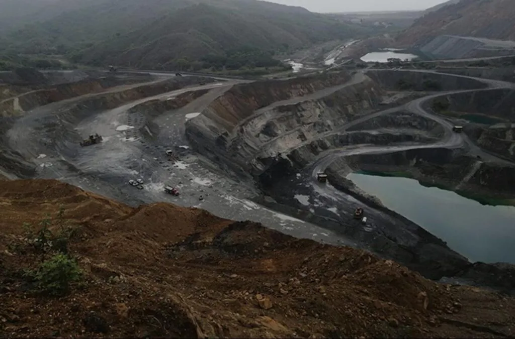 Investigan la extracción ilegal de materiales en la mina Las Truchas, en Lázaro Cárdenas