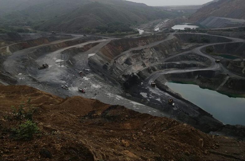 Investigan la extracción ilegal de materiales en la mina Las Truchas, en Lázaro Cárdenas