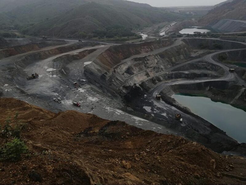Investigan la extracción ilegal de materiales en la mina Las Truchas, en Lázaro Cárdenas