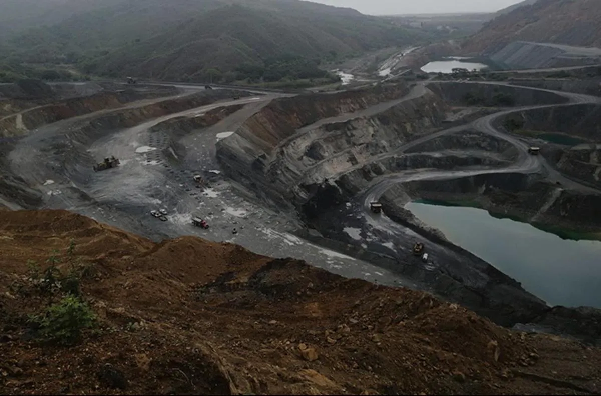 Investigan la extracción ilegal de materiales en la mina Las Truchas, en Lázaro Cárdenas