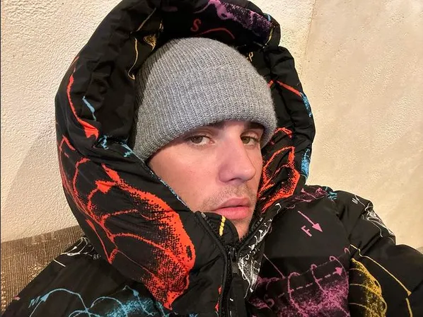 Justin Bieber presume playera de México y sorprende al disfrutar de la banda sinaloense en Los Ángeles