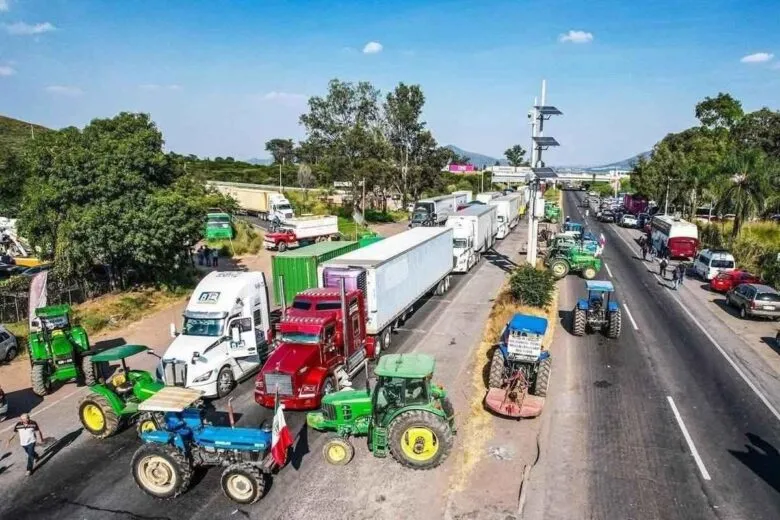 loqueos de agricultores en carreteras de México seguirán hasta llegar a un acuerdo por precio maíz, apoyo al campo 1