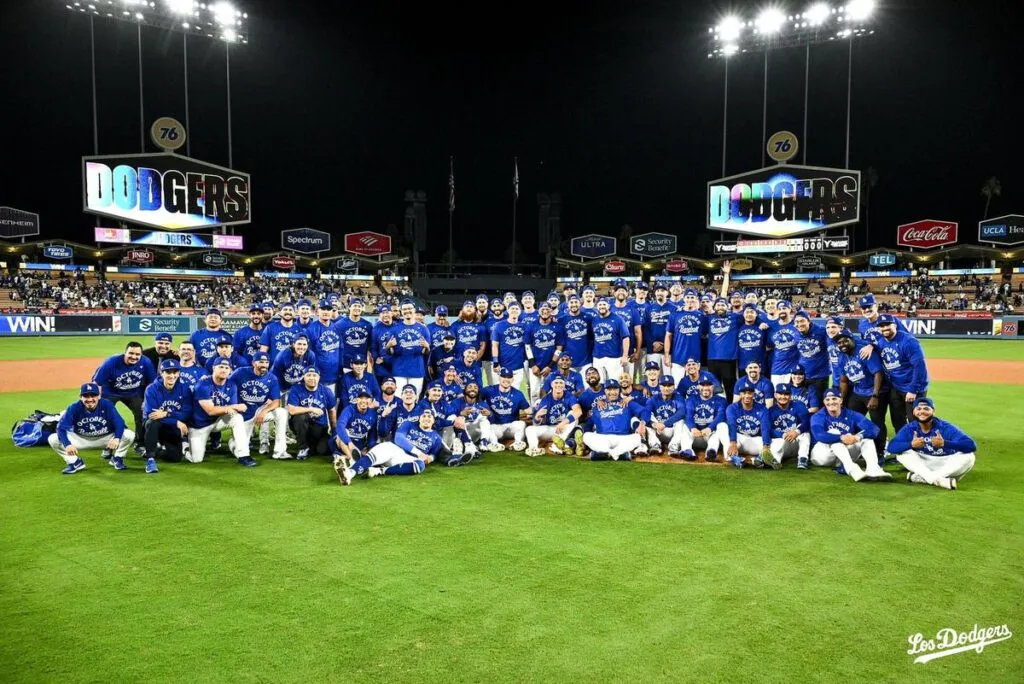 Los Dodgers avanzan a la Serie Divisional tras vencer a los Rojos