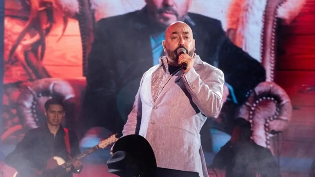 Lupillo Rivera presenta Tragos amargos en México tras polémica y denuncia de Belinda