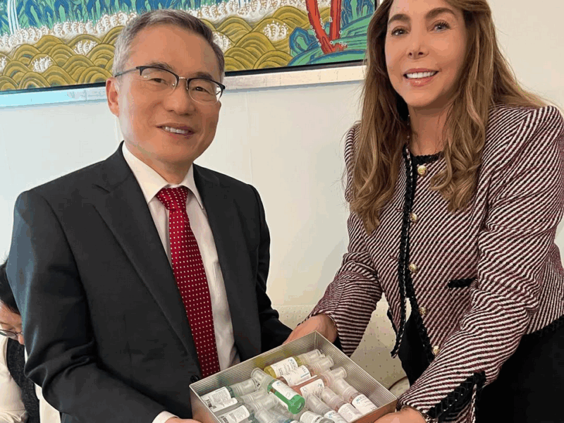 Mamá de Belinda sorprende al embajador de Corea del Sur con emprendimiento