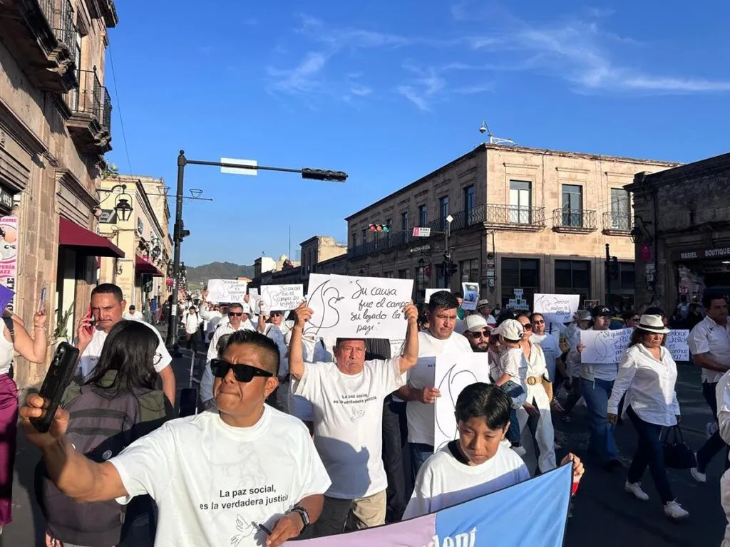 Marchan por Bernardo Bravo y claman por justicia y paz en el campo michoacano-1
