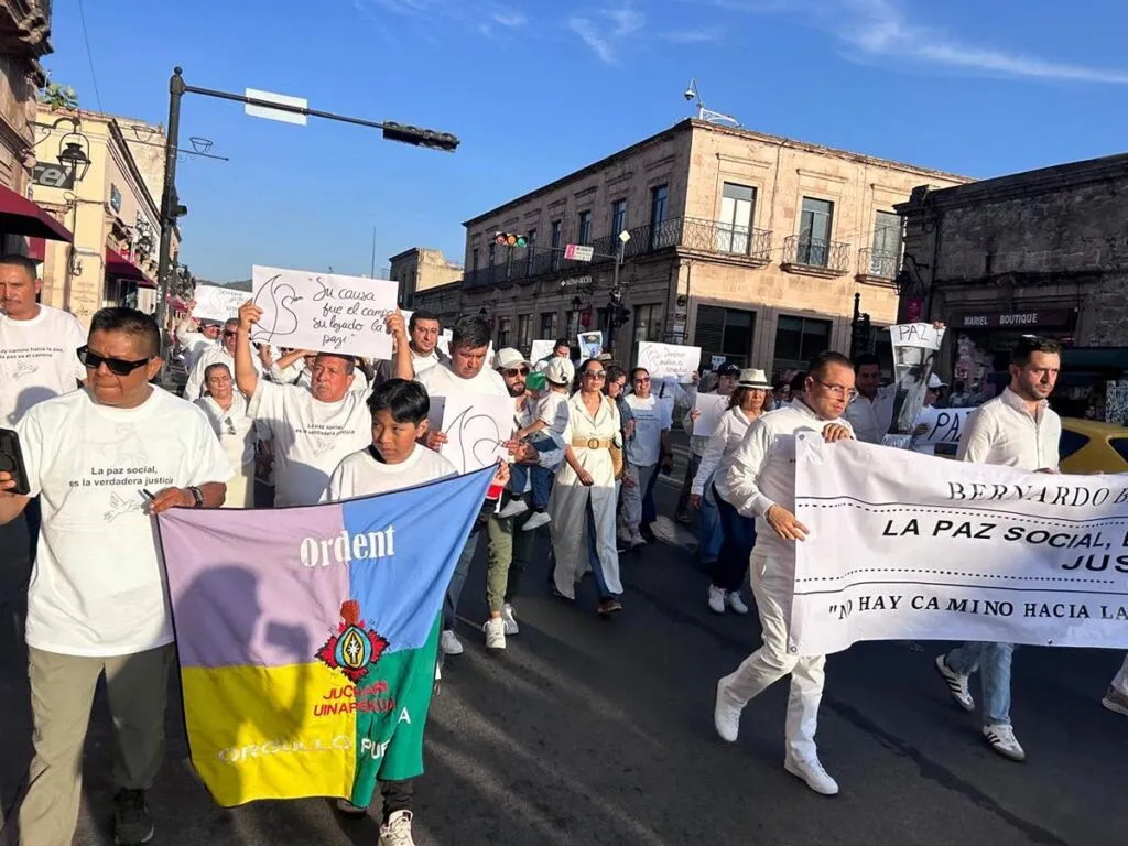 Marchan por Bernardo Bravo y claman por justicia y paz en el campo michoacano-2