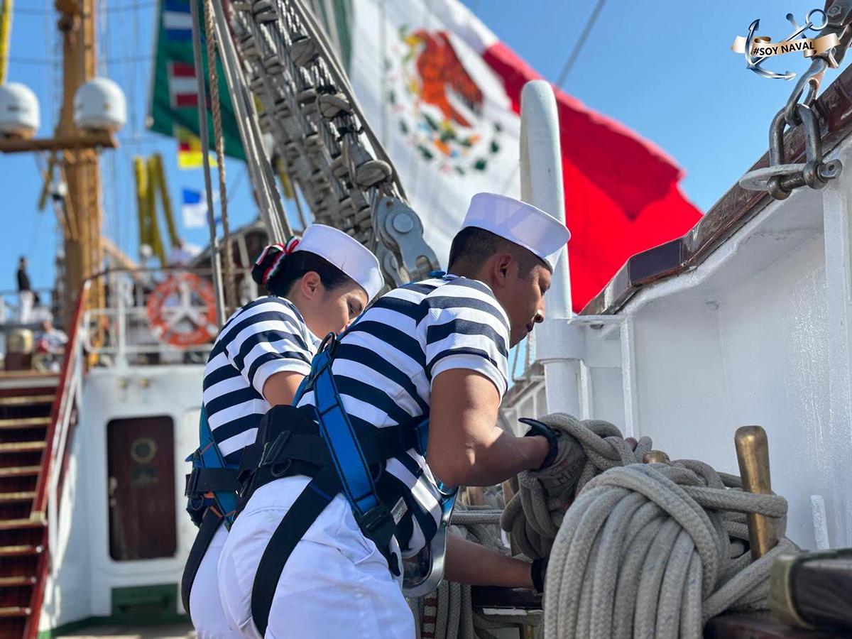 Marineros del Buque Escuela Cuauhtémoc