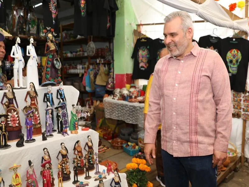 Más de mil 100 agentes vigilan la tradicional Noche de Muertos: Bedolla