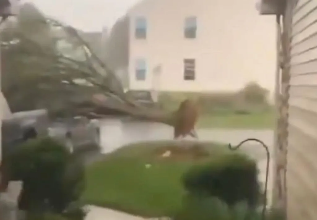 "Melissa" golpea Jamaica con vientos catastróficos y lluvias torrenciales