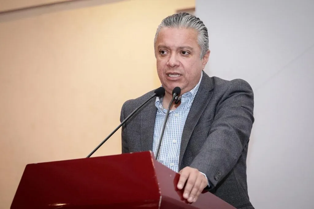 El secretario de Finanzas de Michoacán, Luis Navarro, reveló que los juicios heredados de gobiernos pasados han costado más de 12 mil mdp y alterado la planeación financiera estatal