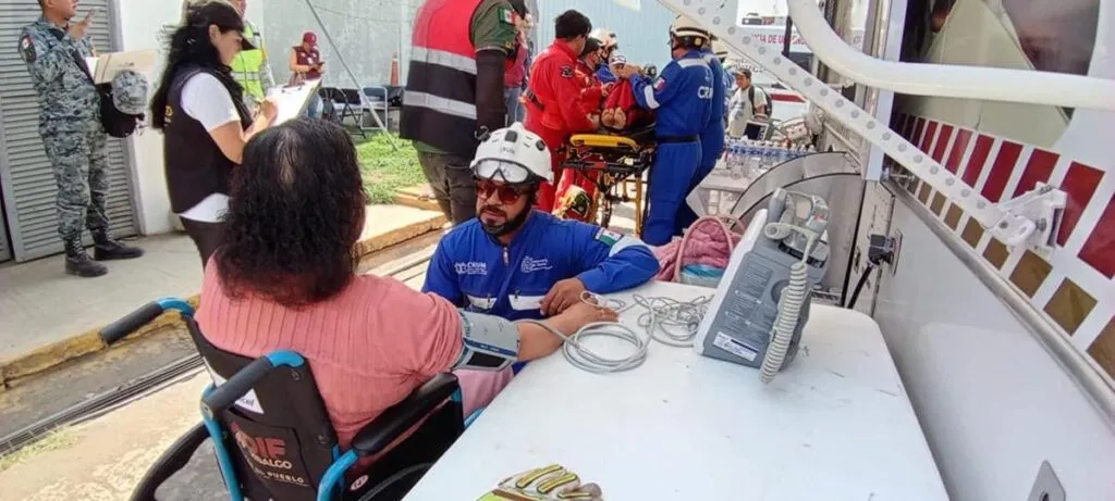 ¡Misión cumplida! Regresan médicos y ambulancias de Michoacán tras apoyo a Hidalgo-2