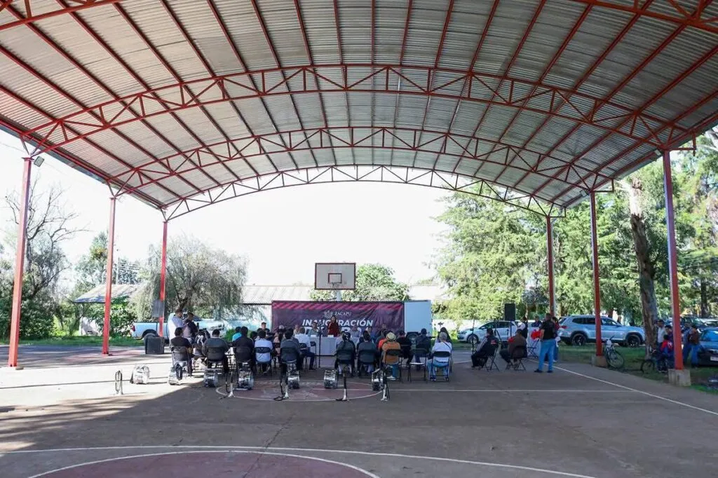 Mónica Valdez inaugura techumbre y alumbrado de la cancha multideportiva en Tiríndaro-3