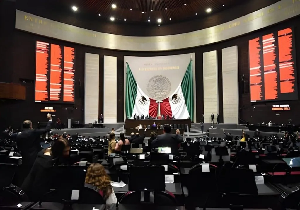 Morena adelanta audiencias sobre Ley de Amparo, Pan, Pri, Congreso