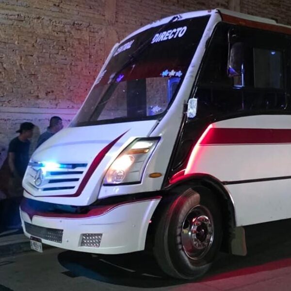 Mujer muere atropellada por camión de la Ruta Rosa en Zamora, Michoacán