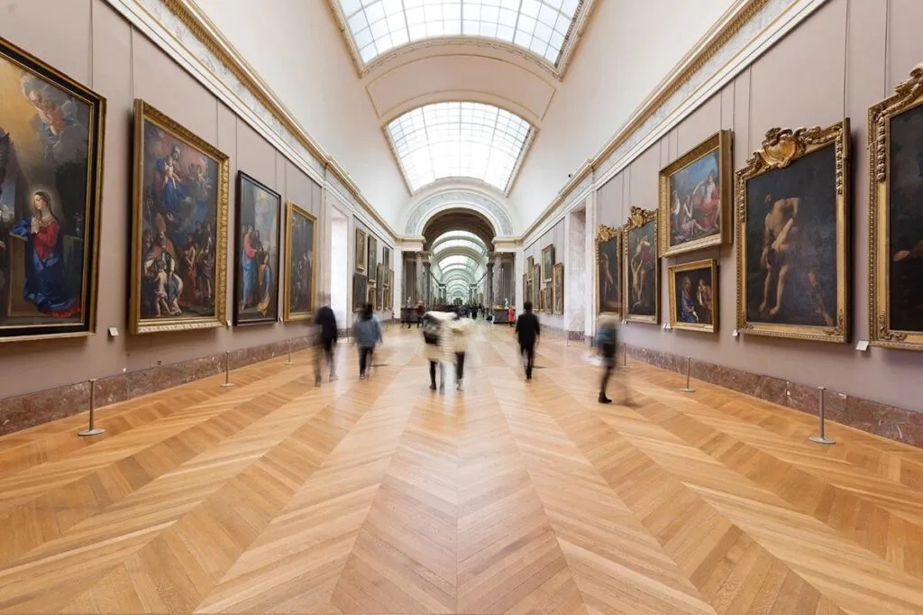 Museo de Louvre se mantendrá cerrado tras el robo de joyas