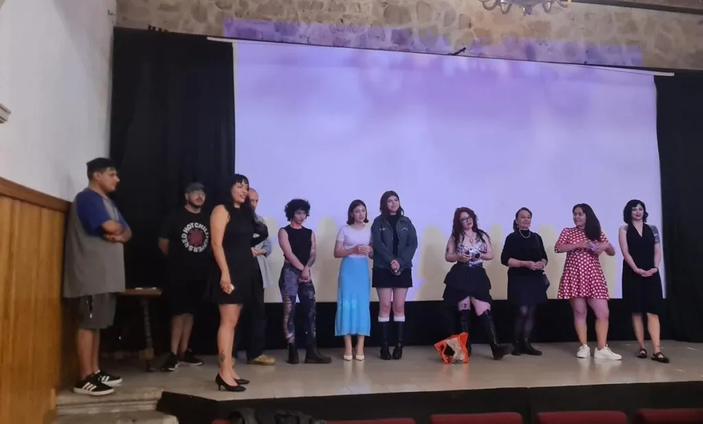 “Nacidas de la Primera Noche”, entre sombras y sororidades