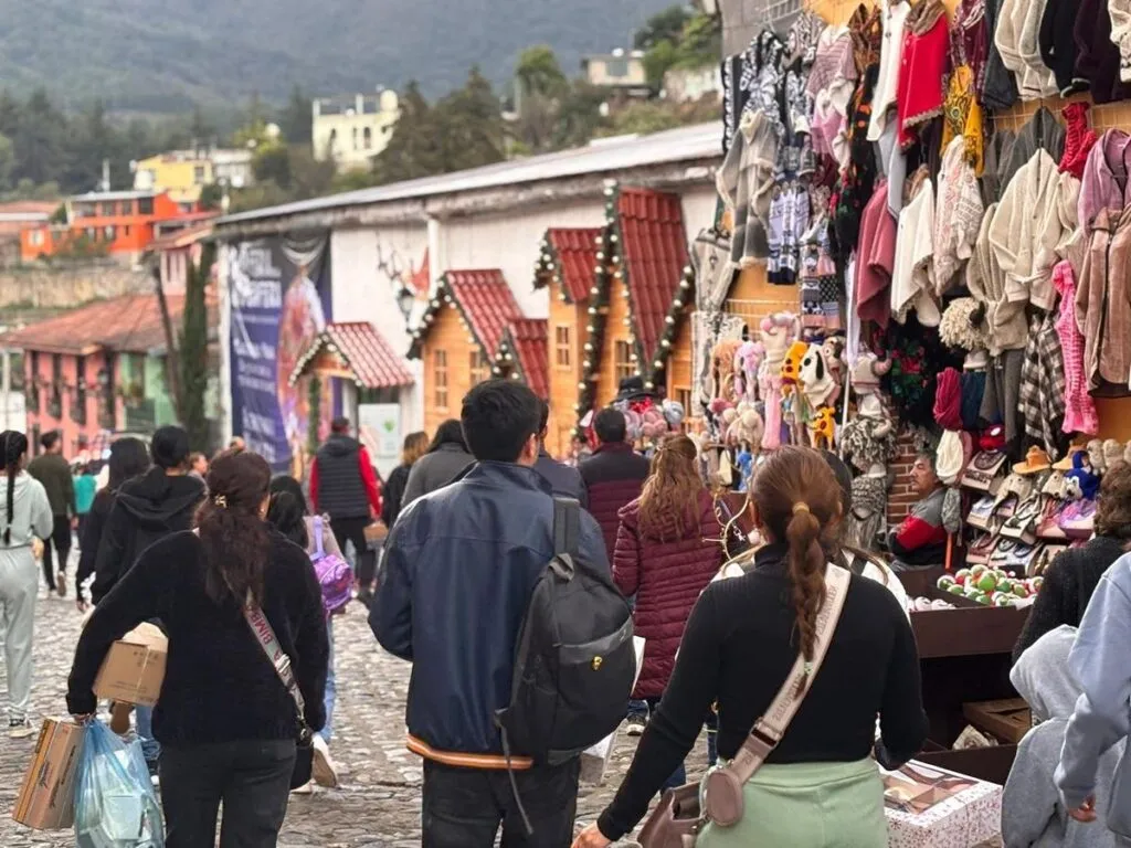 Navidad se vive en Tlalpujahua con Feria de la Esfera