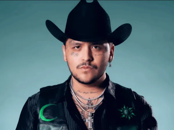 Christian Nodal enfrenta a la FGR por contratos falsos