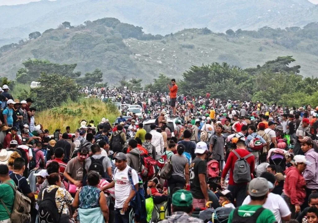 Nueva caravana migrante avanza desde Tapachula hacia Ciudad de México