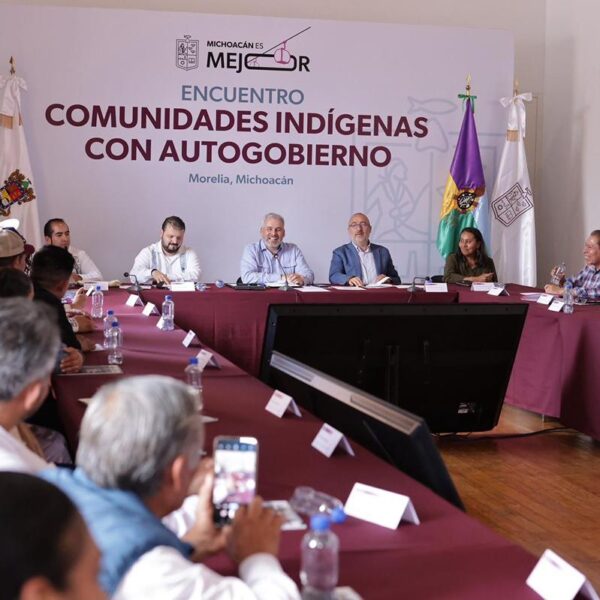 Ofrece Bedolla respaldo a nuevos autogobiernos; impulsa reconocimiento federal como cuarto nivel de gobierno