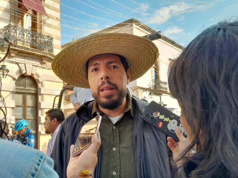 Para Orlando Aragón, presea “Constitución de 1814”