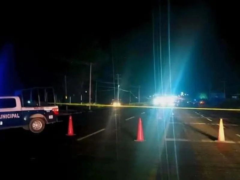Pareja pierde la vida al ser atropellados en carretera de La Piedad, Michoacán