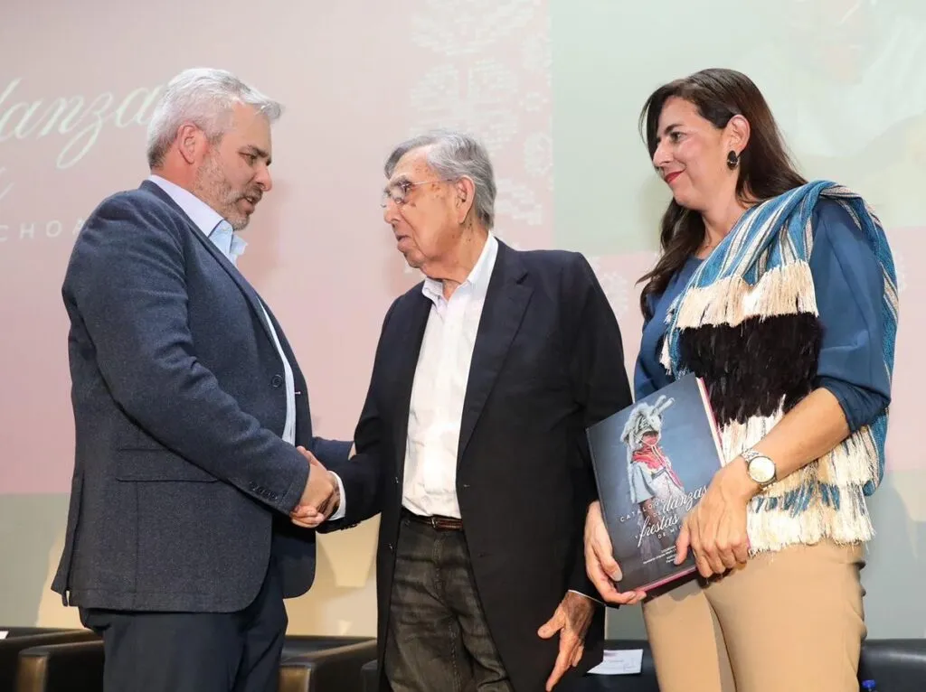 Presenta Bedolla catálogo que inmortaliza riqueza de danzas y fiestas de Michoacán-1