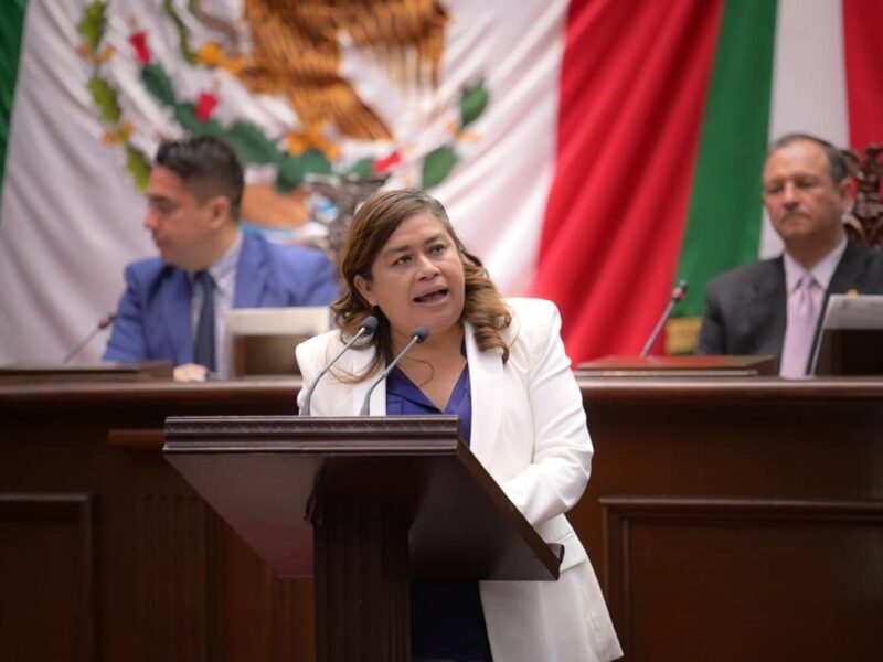 Propone Belinda Iturbide visibilizar a los trabajadores del Congreso de Michoacán