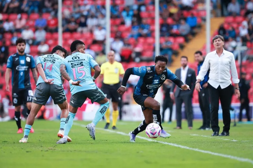 Querétaro remonta y vence 3-1 al Puebla en Liga MX 1