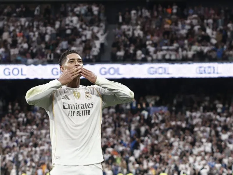 Real Madrid es superlíder de LaLiga al vencer 2-1 al Barcelona