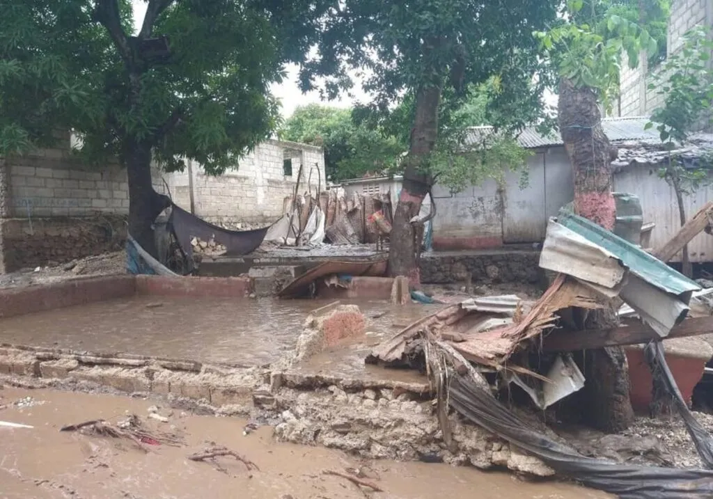 Reportan al menos 20 personas fallecidas tras lluvias generadas por 'Melissa' en Haití