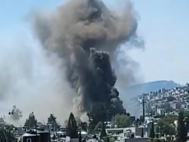 Reportan fuerte incendio en fábrica de colchones en Ecatepec