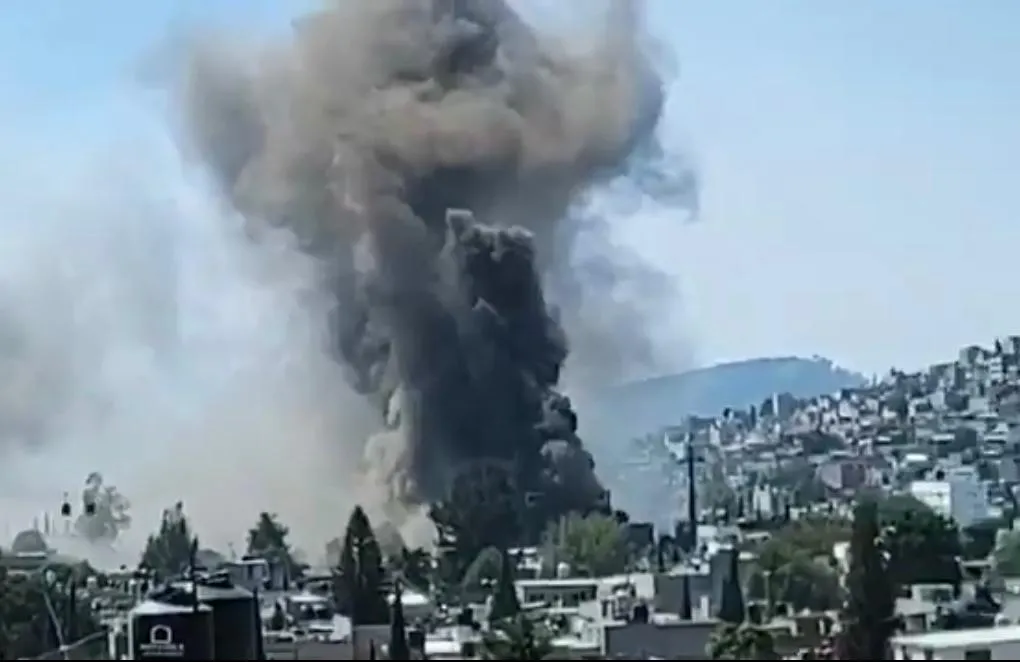Reportan incendio en fábrica de colchones en Ecatepec