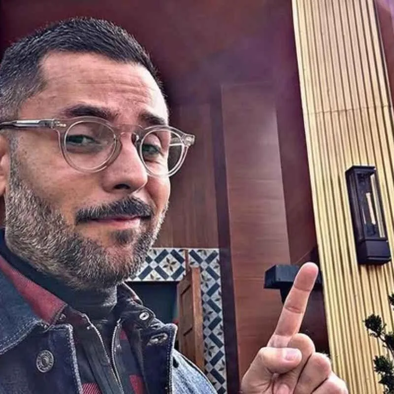 Ricardo Casares causa revuelo en TV Azteca tras confundir “La Granja VIP” con reality de Televisa