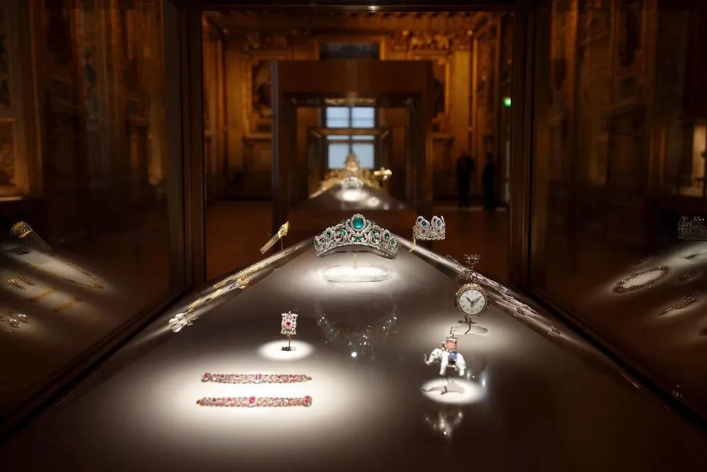 roban joyas de valor “incalculable” en el Louvre