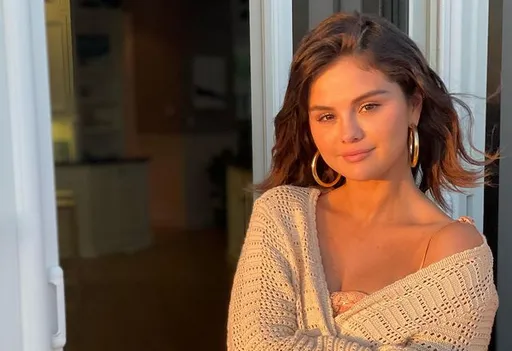 Selena Gomez comparte reflexión sobre sus luchas emociones