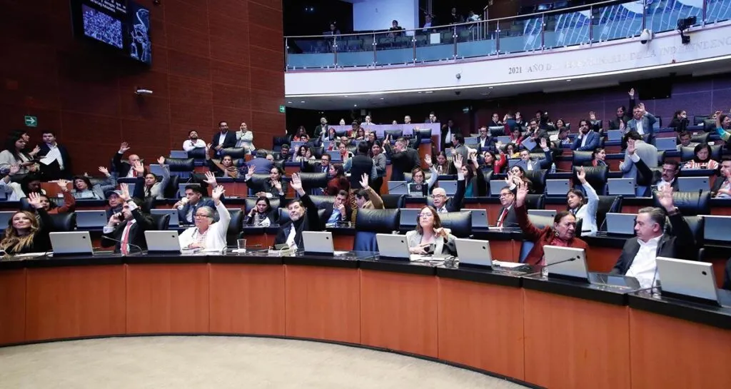 Senado consuma reforma a la Ley de Amparo; en fast track aprueban dictamen