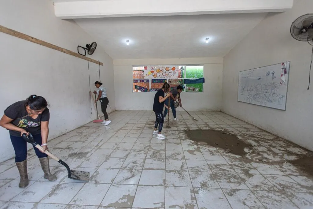 SEP garantiza la recuperación de mobiliario y equipo de escuelas afectadas por lluvias-1