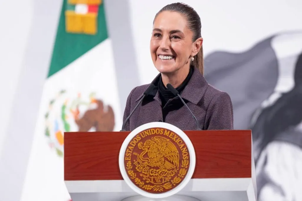 Sheinbaum afirma que buscará antes de noviembre un acuerdo con Trump sobre los aranceles a vehículos