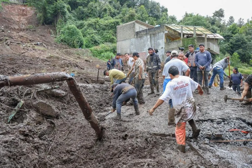 Sheinbaum alista censo de damnificados por lluvias en cinco estados