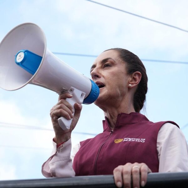 Sheinbaum insta a damnificados a reflexionar sobre su voto en Tianguistengo